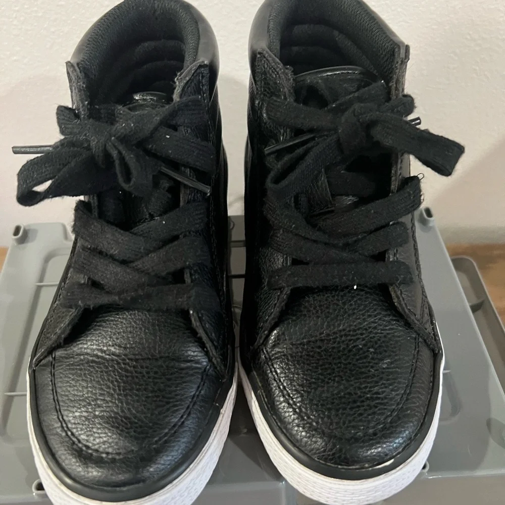 The children’s place Kids Black High-Top‎ Sneakers size 13